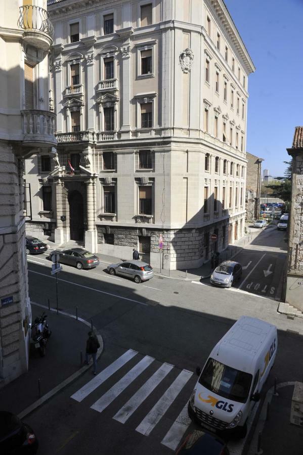 Apartment Flumen- Rijeka Centar Bagian luar foto